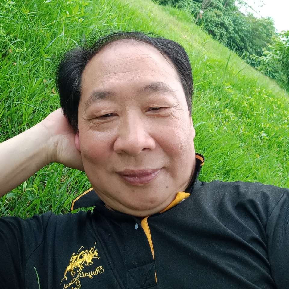 朴实打霓裳的照片
