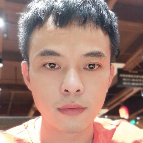 康乃馨浅吻酷酷的照片