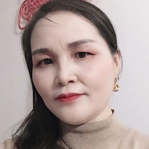 星月深拥甜蜜的照片