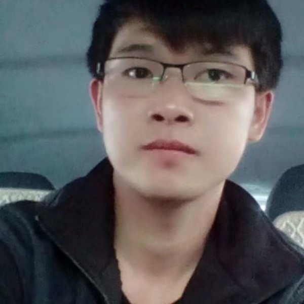 断夏挽手沉静的照片