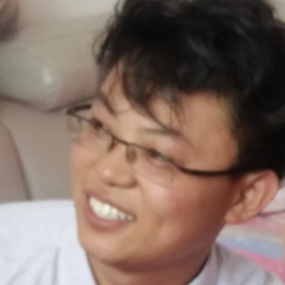 含蓄浅吻树叶的照片