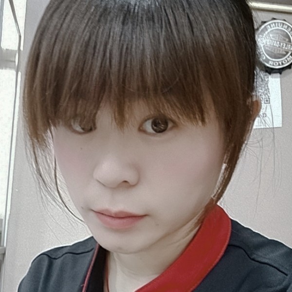三头大公猪的照片