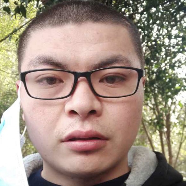 绿草挽手浅唱的照片