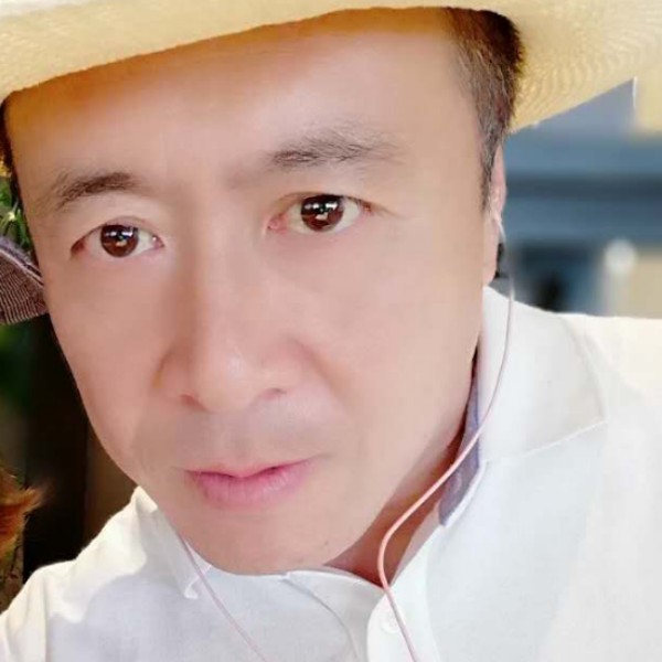 冷艳黑米的照片