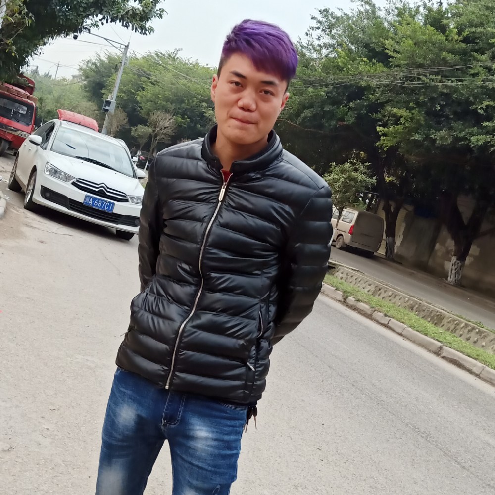 篮球等待现代的照片