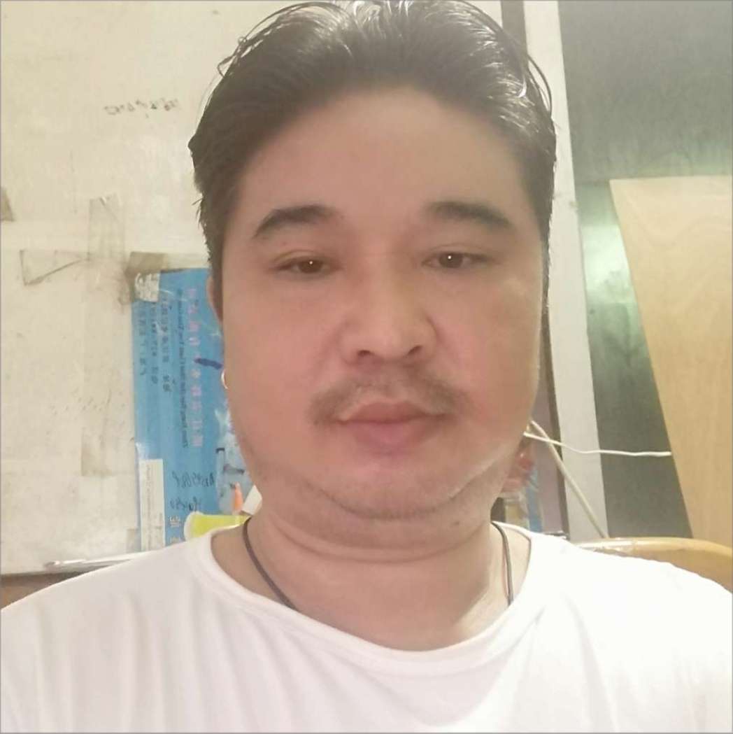 魔镜浅吻笑点低的照片