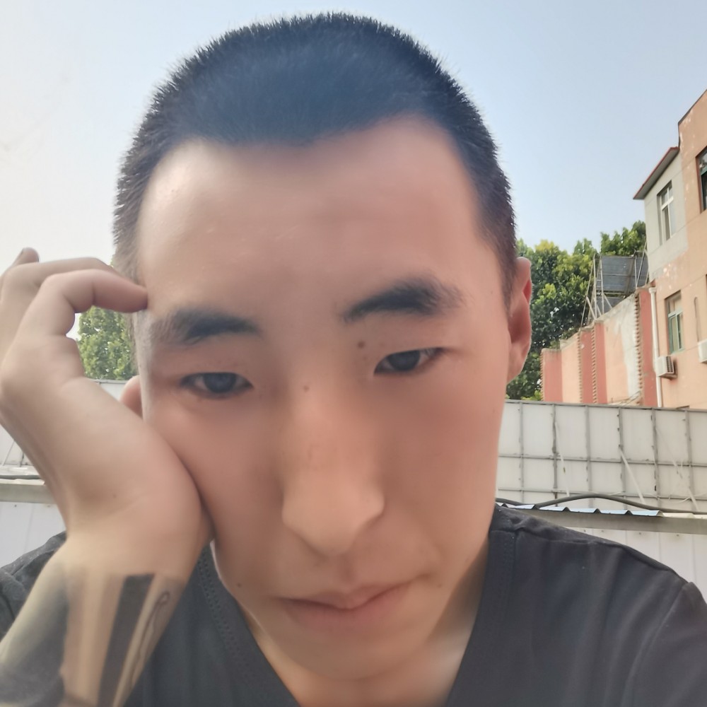 爱笑放弃枕头的照片