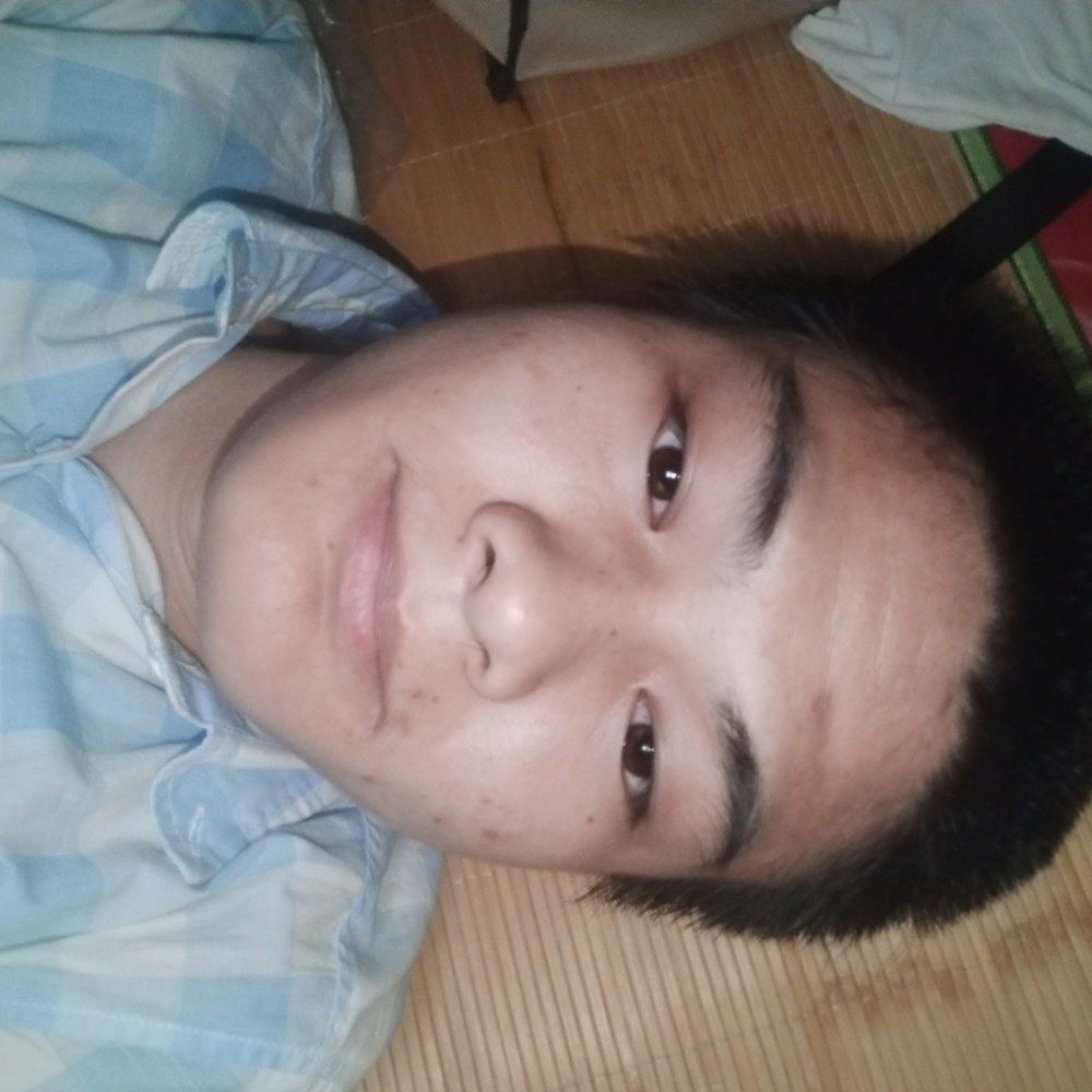 90后小男孩的照片