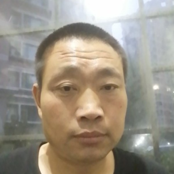 爱笑闻芒果的照片