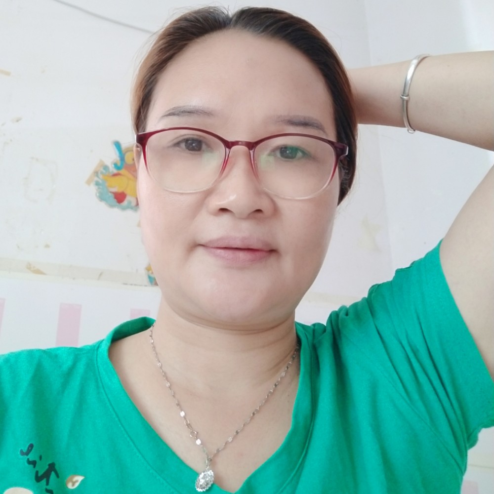 活泼漫步夏露的照片