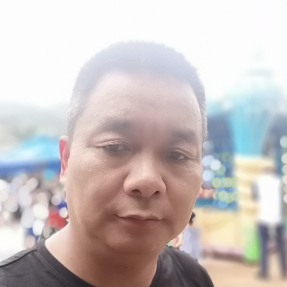 钢铁侠一个人的照片