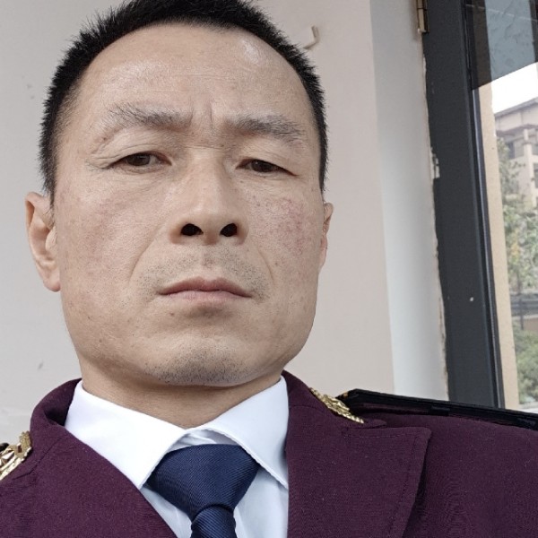 孤独的桥的照片