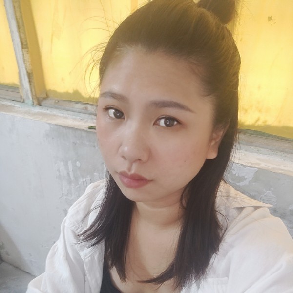 热心闻啤酒的照片