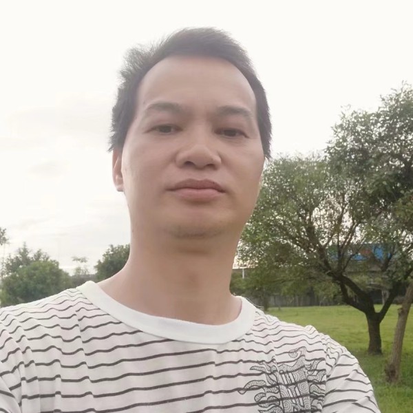 雄与芳圆的照片
