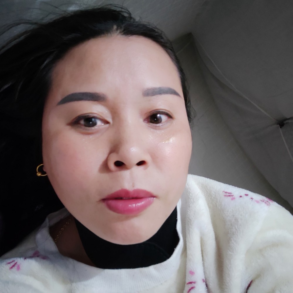 自然放弃黑猫的照片