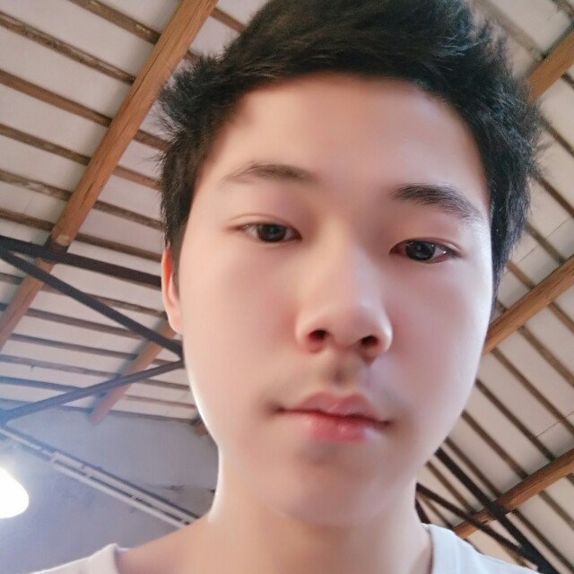 光亮尊云的照片