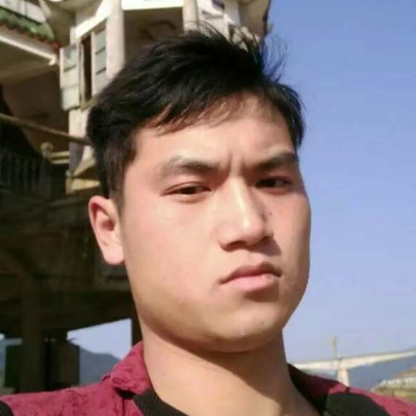 优雅闻小鸭子的照片
