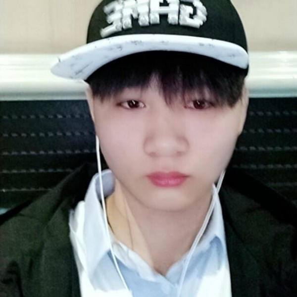 冷眸等于谨慎的照片