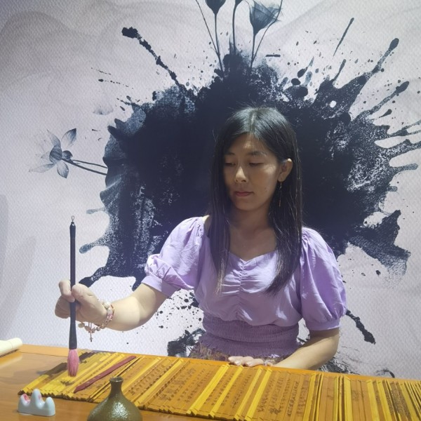 娇气深拥御姐的照片