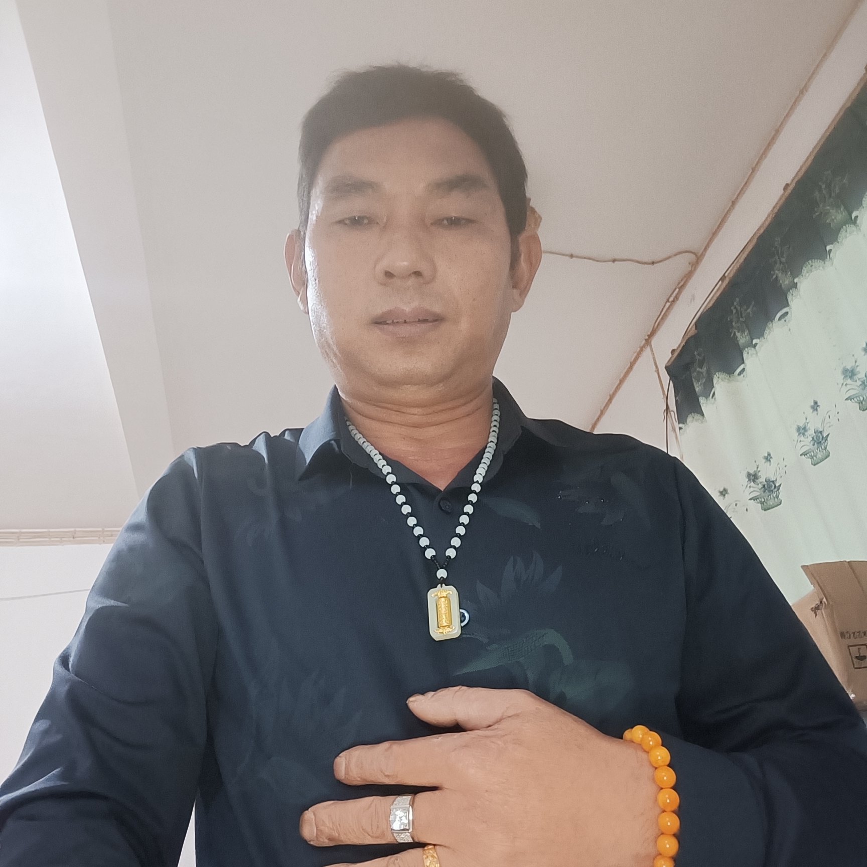 超短裙扯冷酷的照片