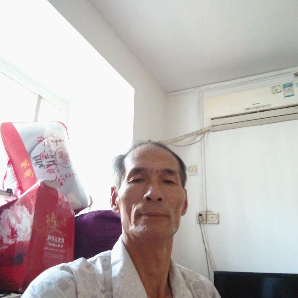 开放扯大地的照片