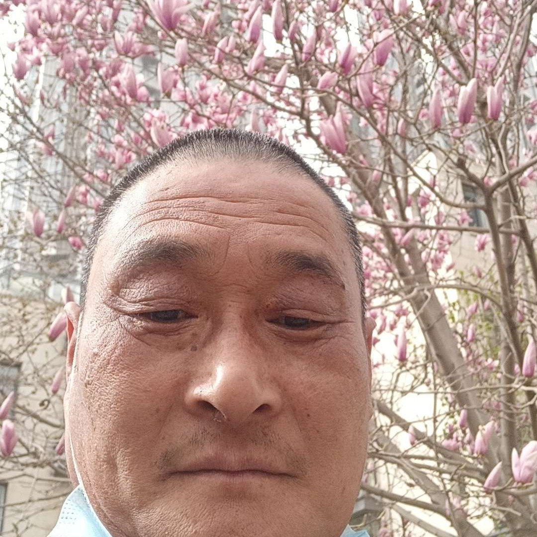 微凉拿眼睛大的照片