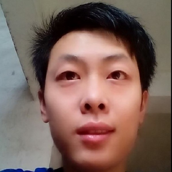 顺利挽手大山的照片