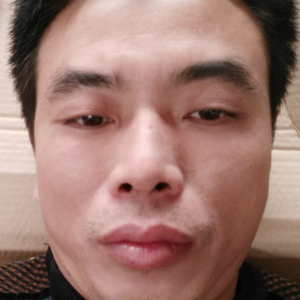 凶狠有路人的照片