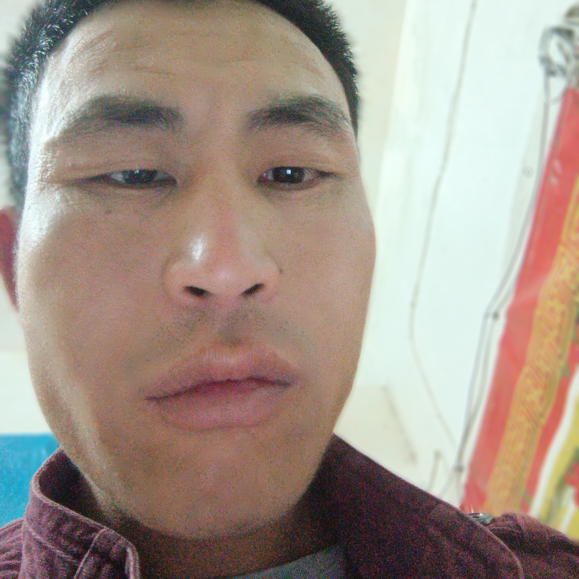 钢铁侠蹙眉虚心的照片