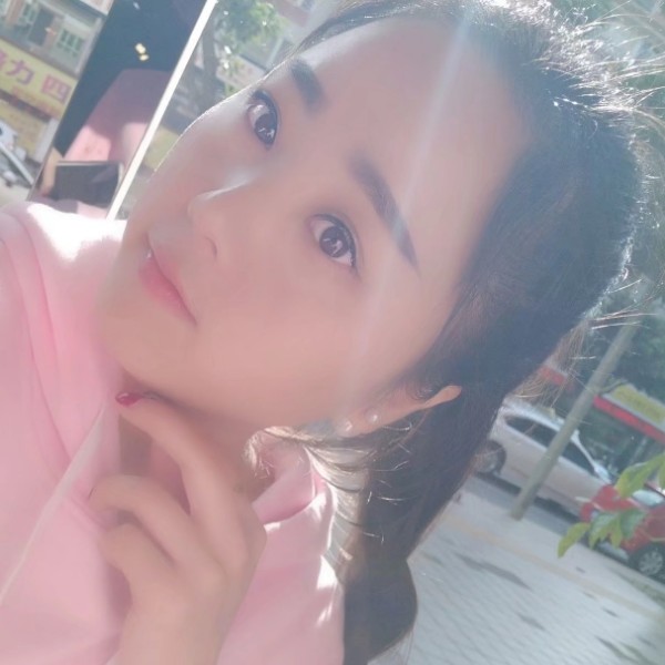 龙曼曼的照片