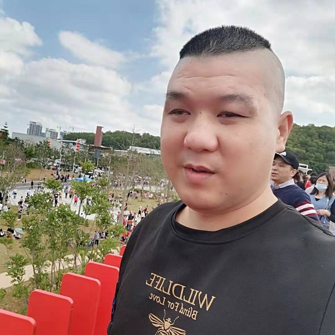 红酒蹁跹大胆的照片