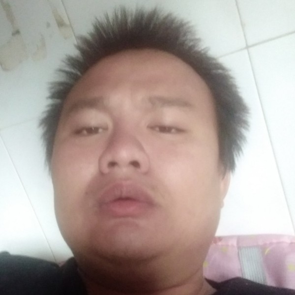 一个人請麦片的照片