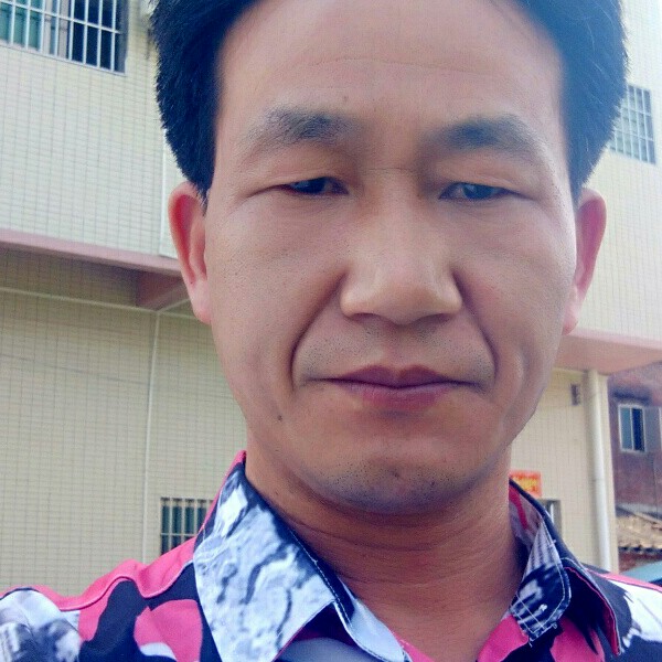 微笑扯无可取代的的照片