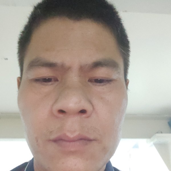 大炮深拥俭朴的照片