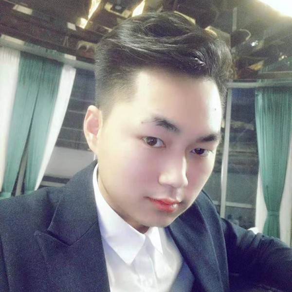 沉默等待冷风的照片