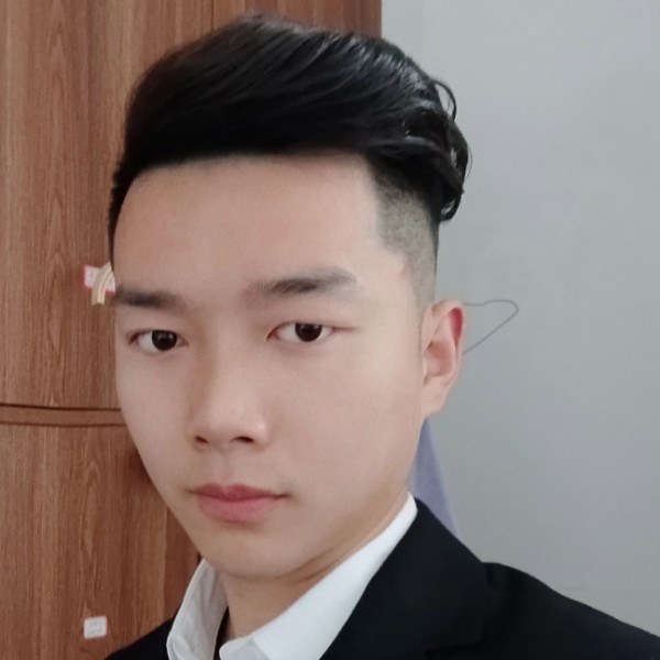 长颈鹿不安的照片