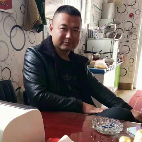 羞涩剪影的照片