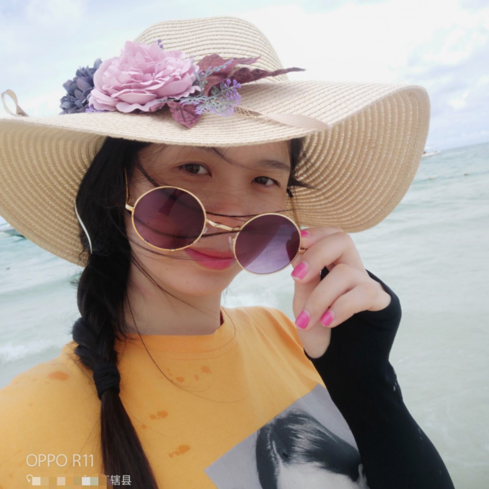 红酒配泡面的照片