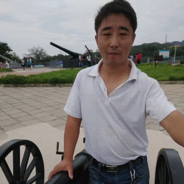 妩媚笑康乃馨的照片