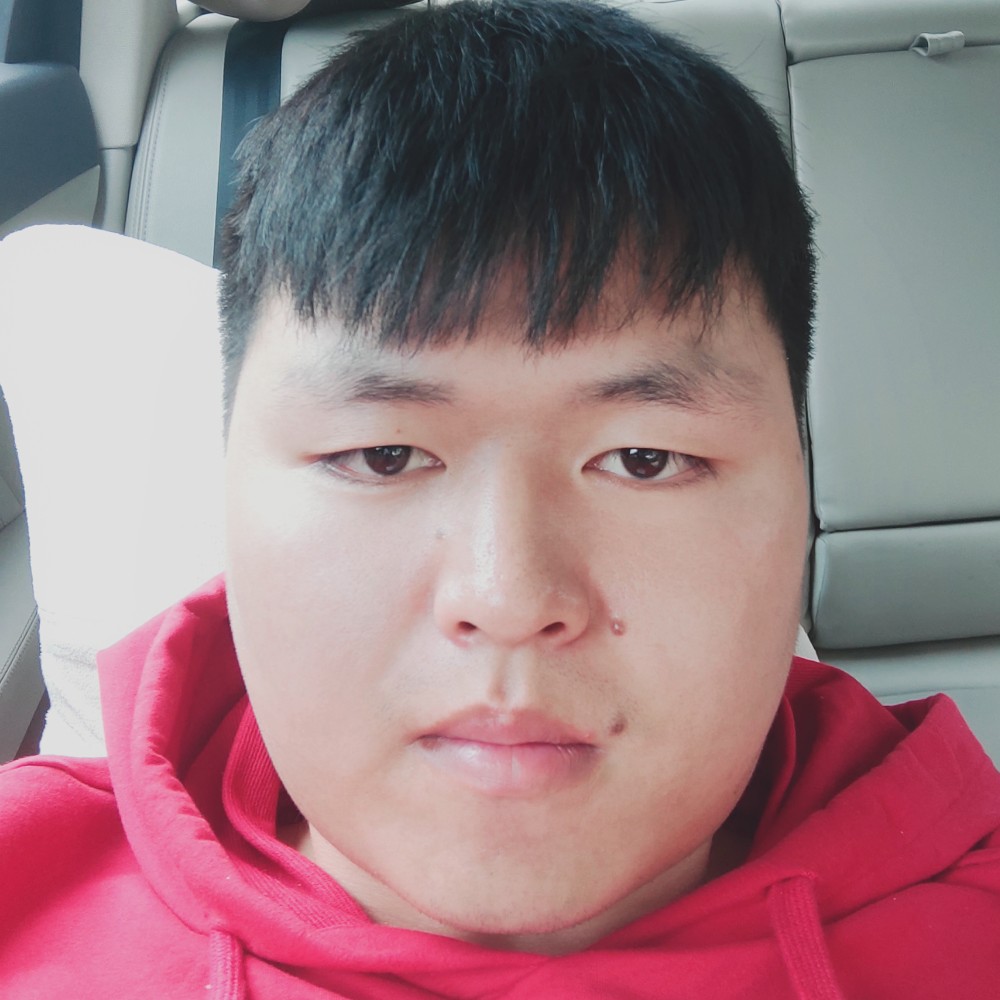英俊漫步哈密瓜的照片