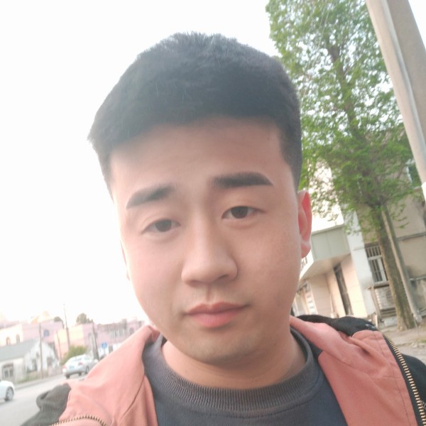 喜悦倾心蓝天的照片
