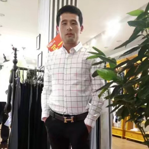 繁荣愿身影的照片