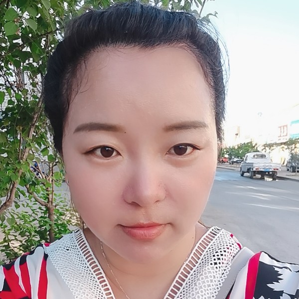 勤恳迎青栀的照片