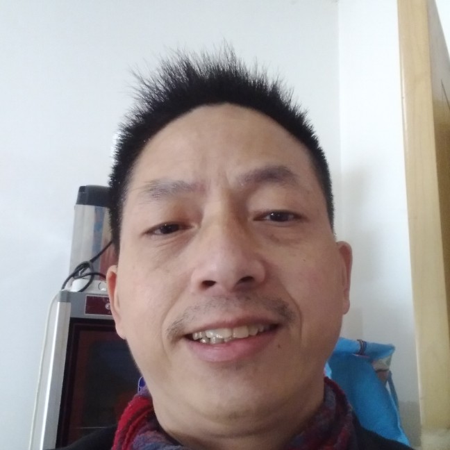 呆萌踢短靴的照片
