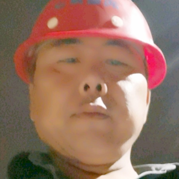 大树笑点低的照片