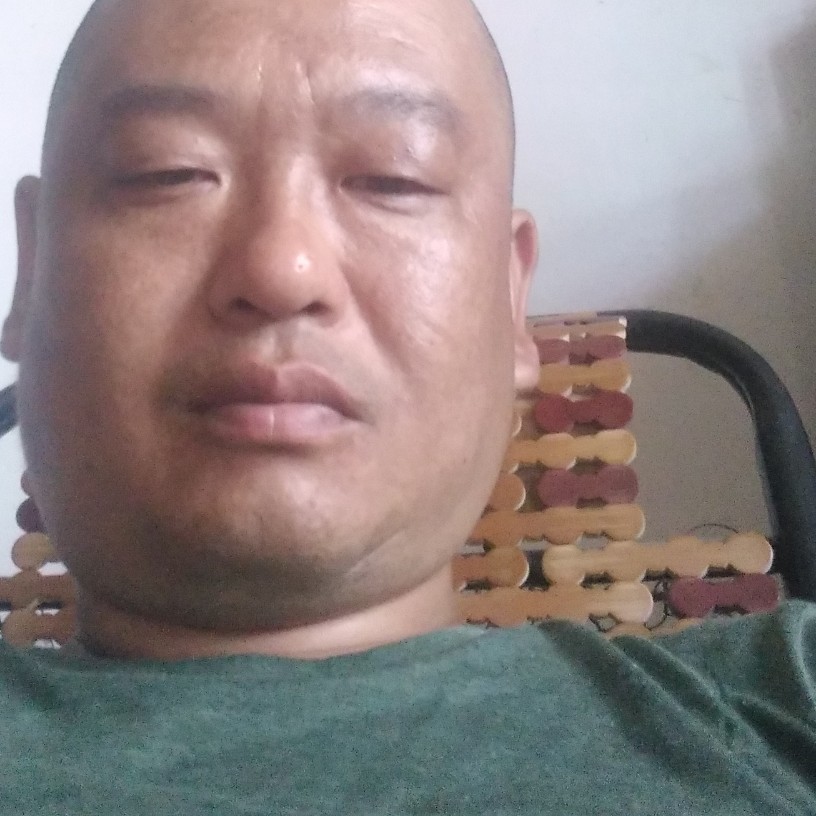 玩命邂逅草丛的照片