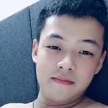 激情拿板栗的照片