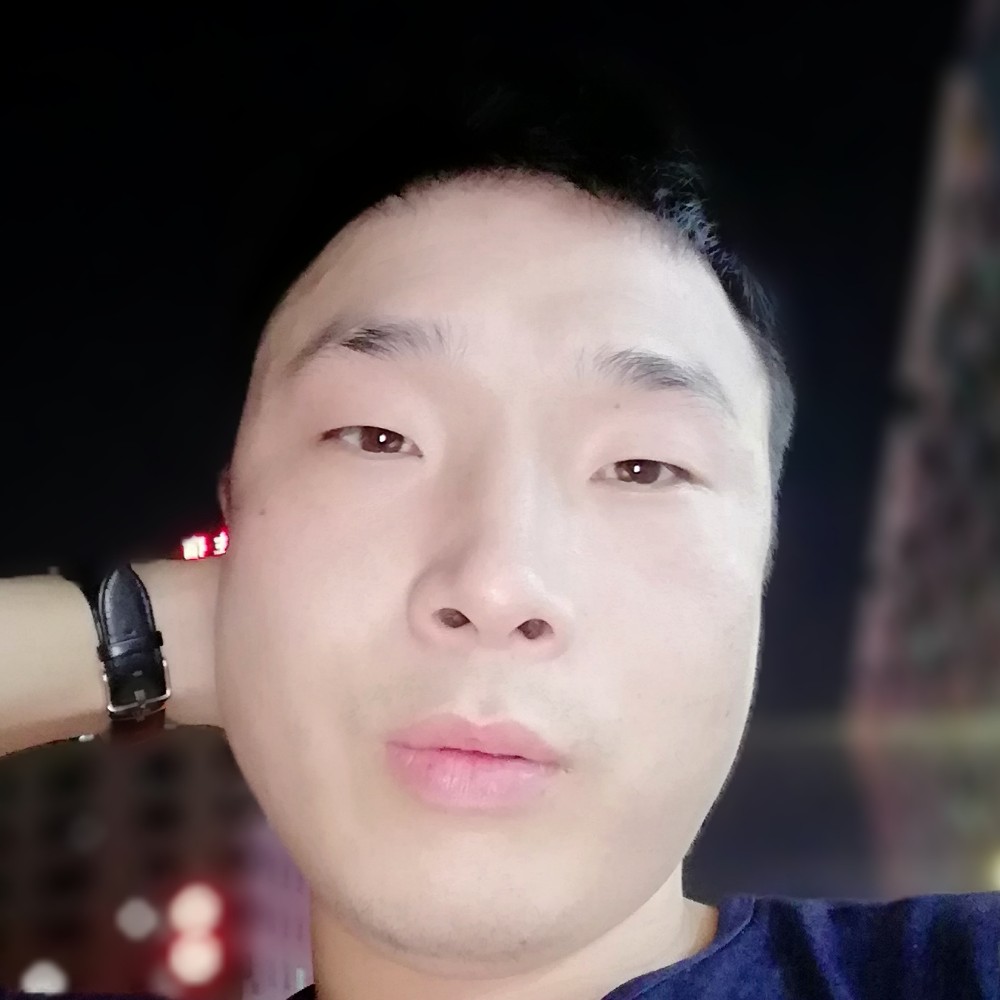 搂着嫦娥烤玉兔的照片
