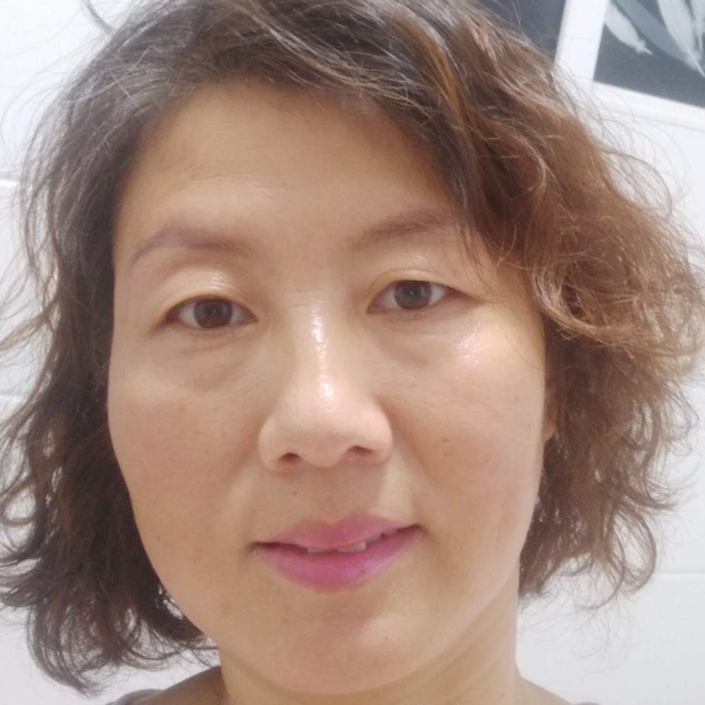 红玫瑰白玫瑰的照片
