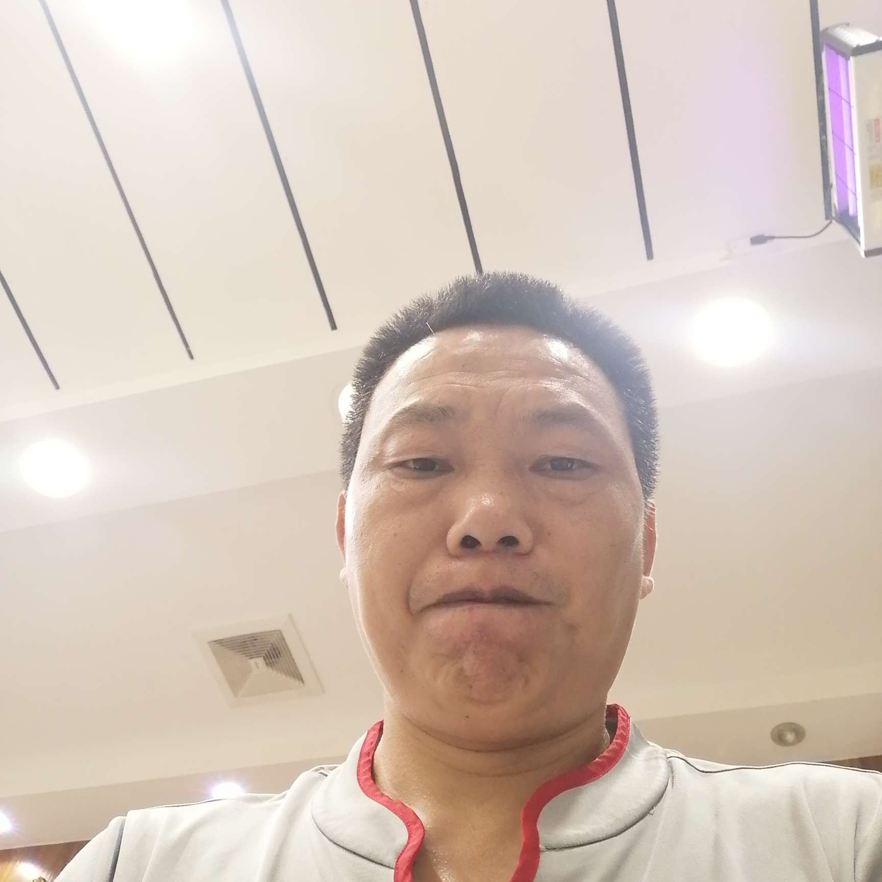 魔镜闻坚定的照片